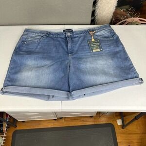 New Democracy Plus Size "Ab"solution Cuffed Shorts size 24W